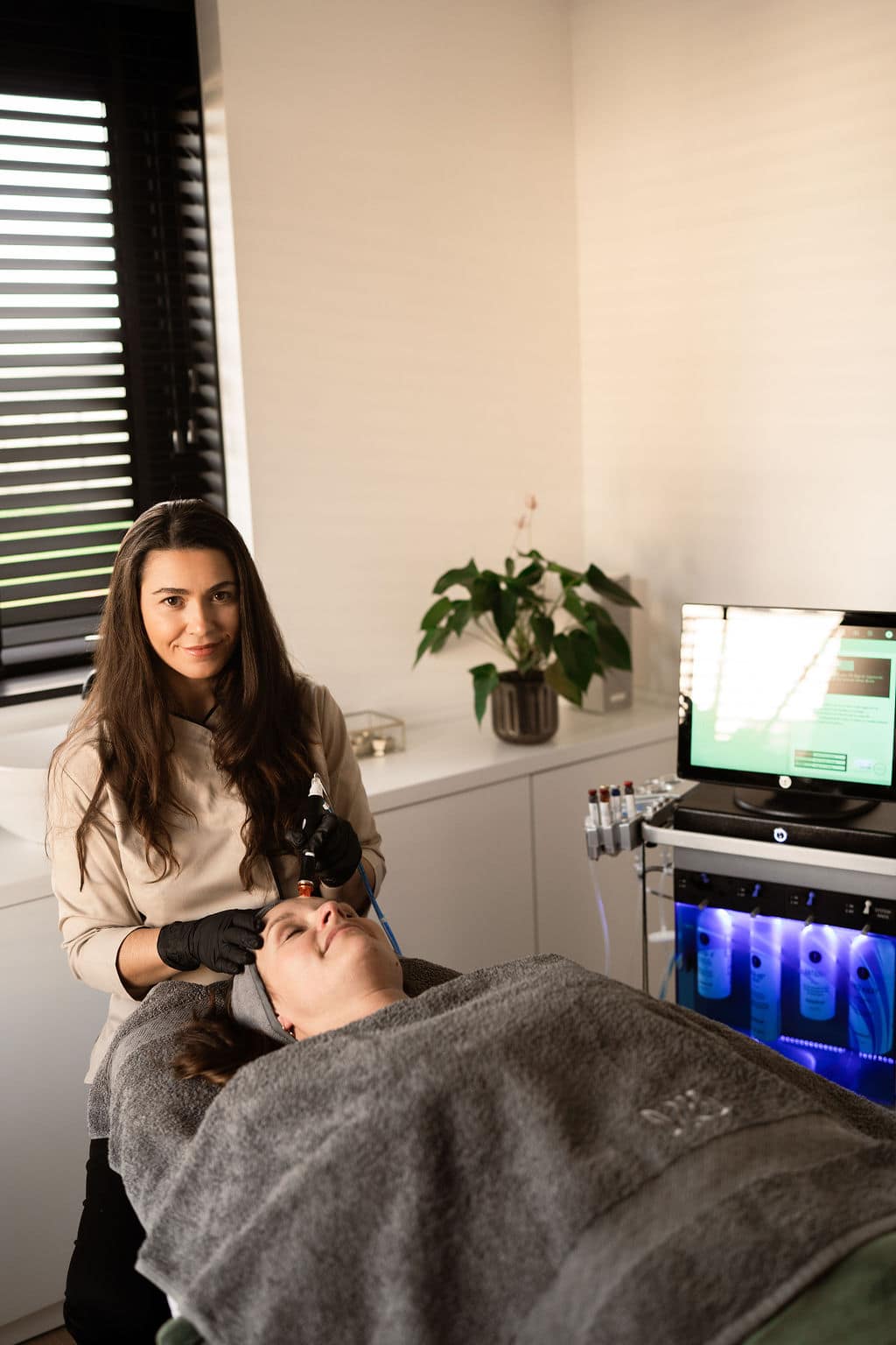 LEV08110 Hydrafacial bij Sennaskincare